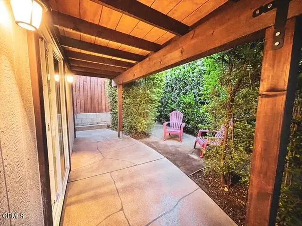 30 Valley Road, Oak View