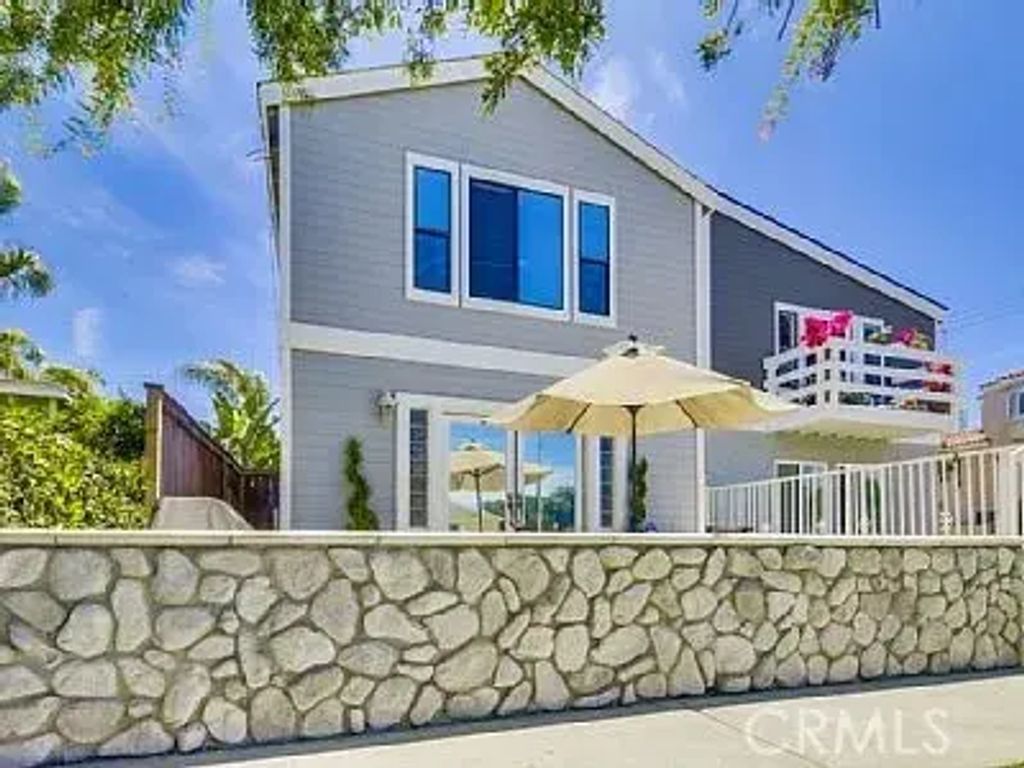 504 12th Street C, Huntington Beach