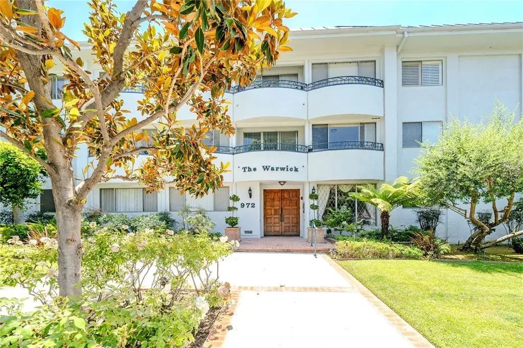 972 E California 202, Pasadena
