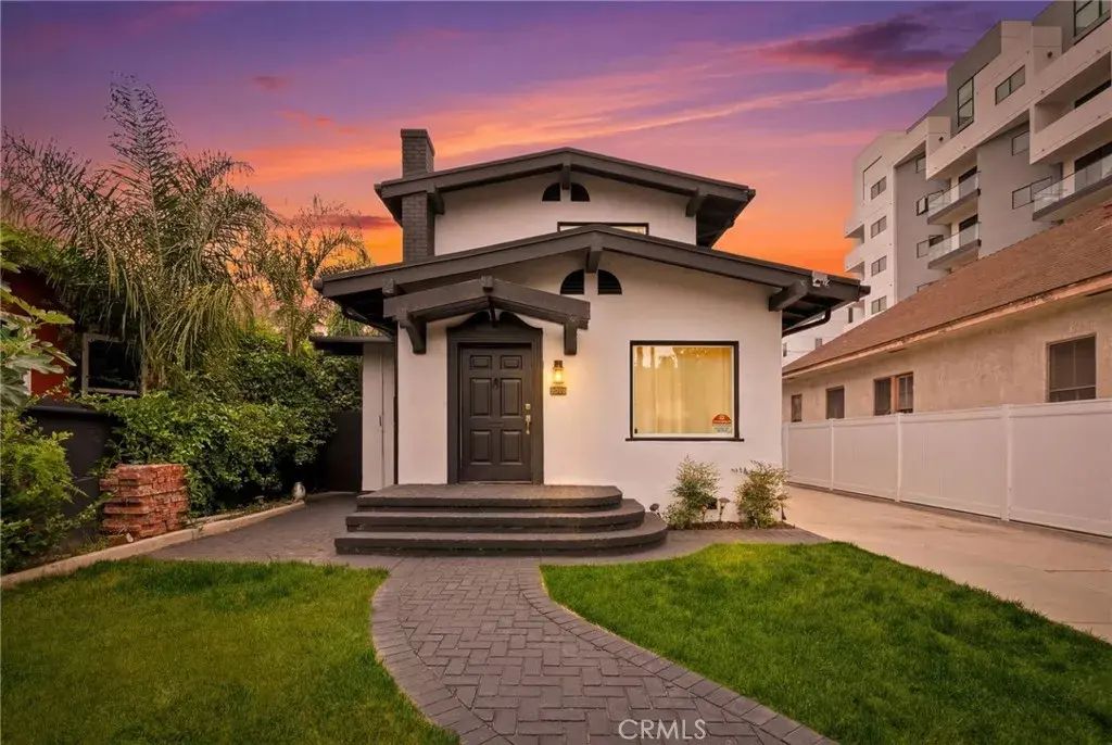 1148 Locust Avenue, Long Beach