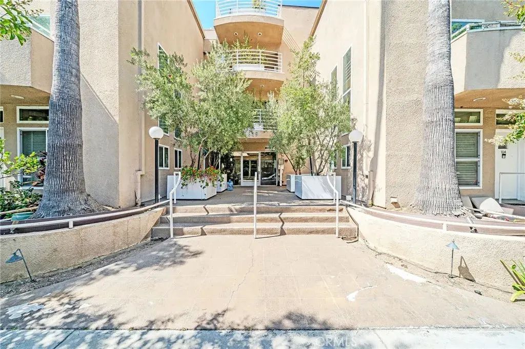 10629 Woodbridge St 309, Toluca Lake