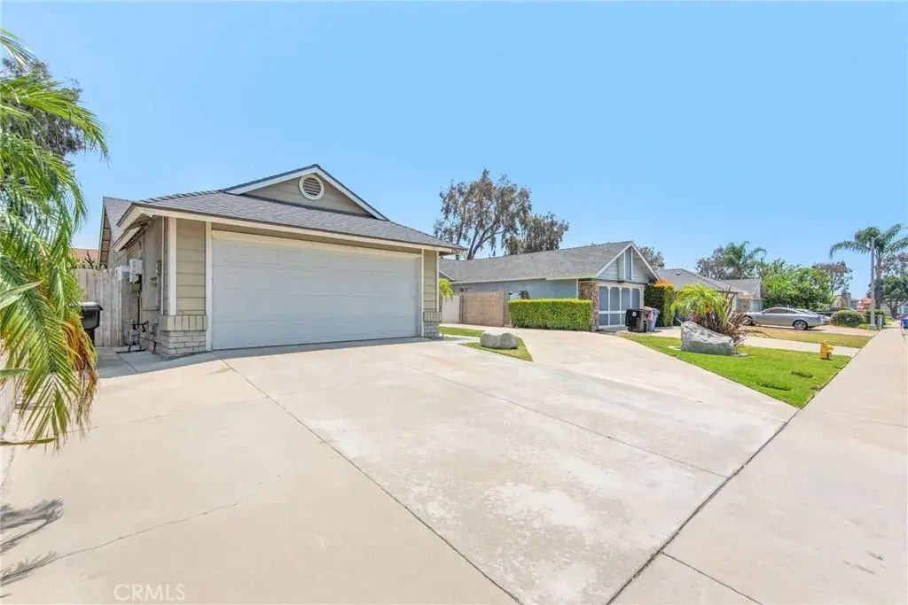 11657 Old Field, Fontana