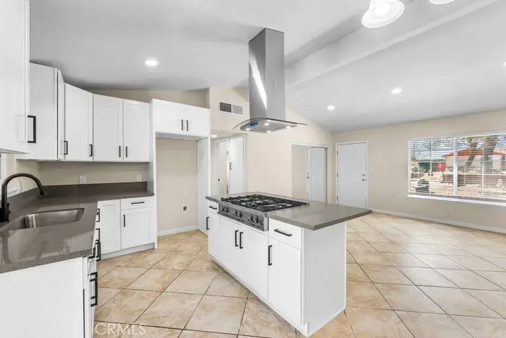 10921 Rome Beauty, California City