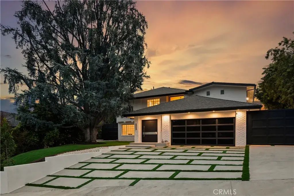 19660 Valdez Drive, Tarzana