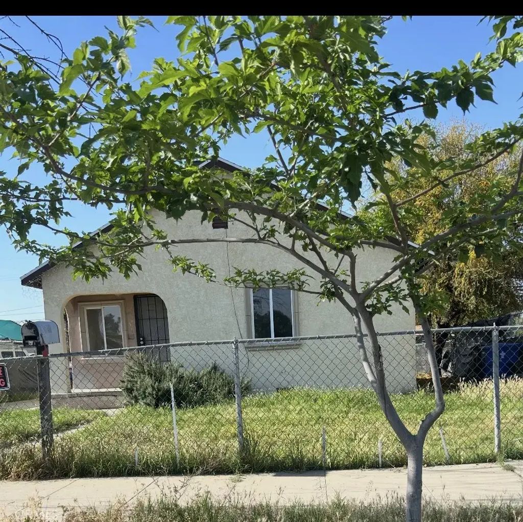 1007 E 18th, Bakersfield