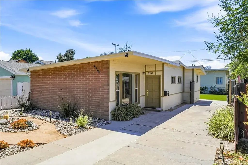 2157 Gale Avenue, Long Beach