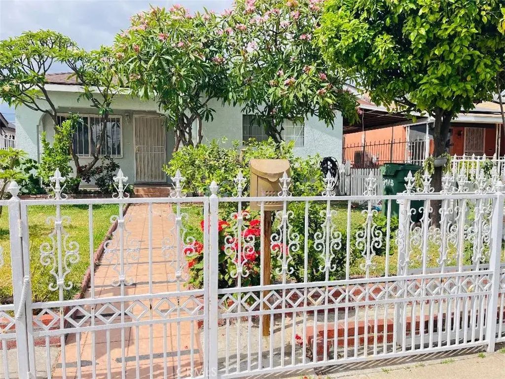 3913 E 55th, Maywood