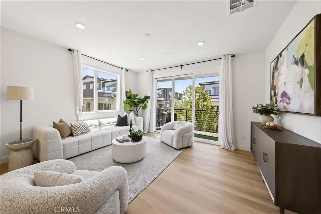 303 Carmona, Lake Forest