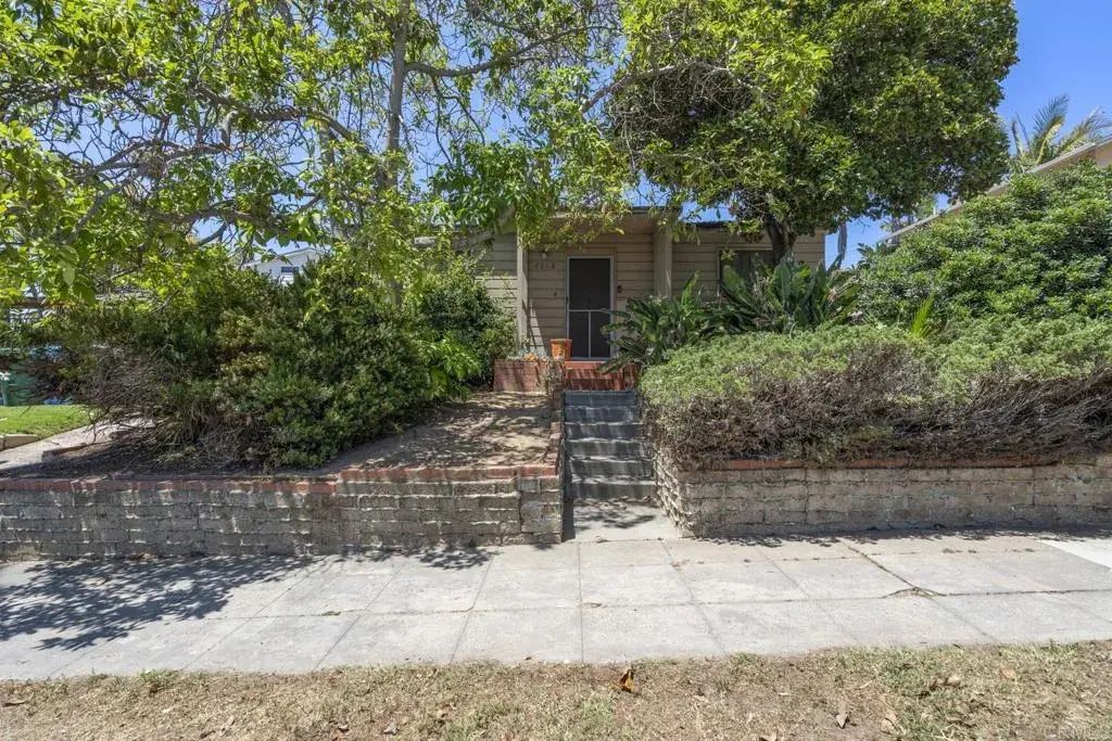 4818 Lamont Street, 