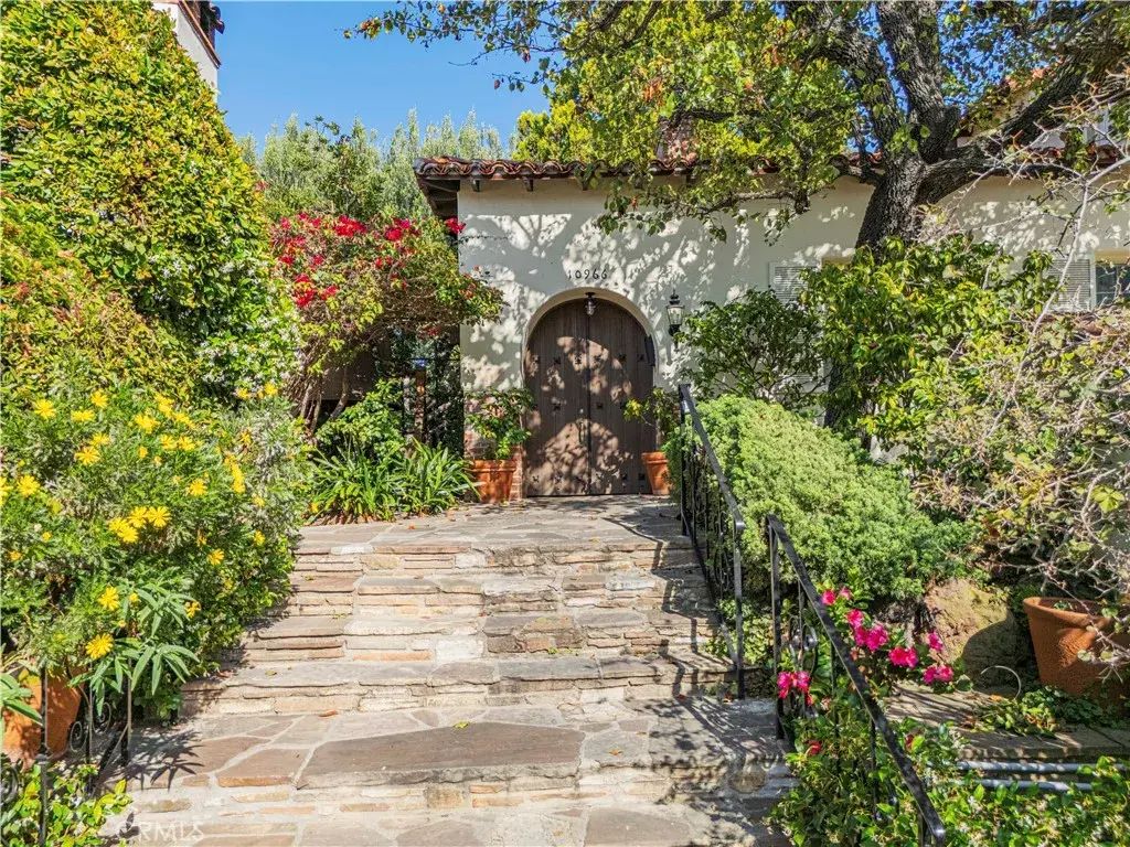 10966 Strathmore 9, Los Angeles