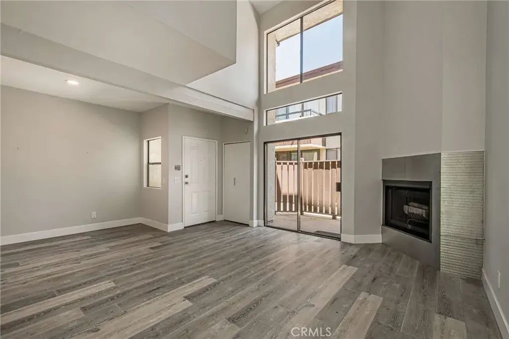 6323 Reseda Boulevard 2, Tarzana