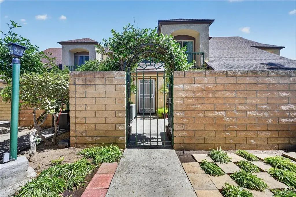 1170 Border Avenue B3, Corona