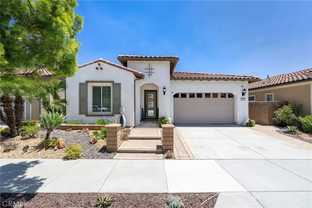 24368 Overlook, Corona