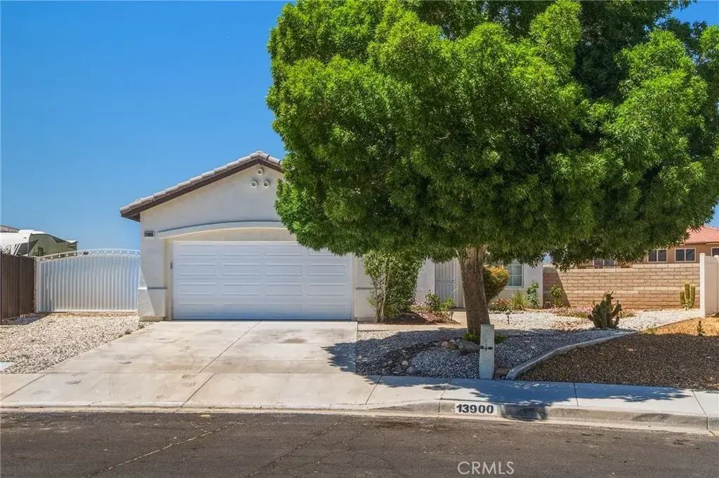 13900 Nelliebell, Victorville