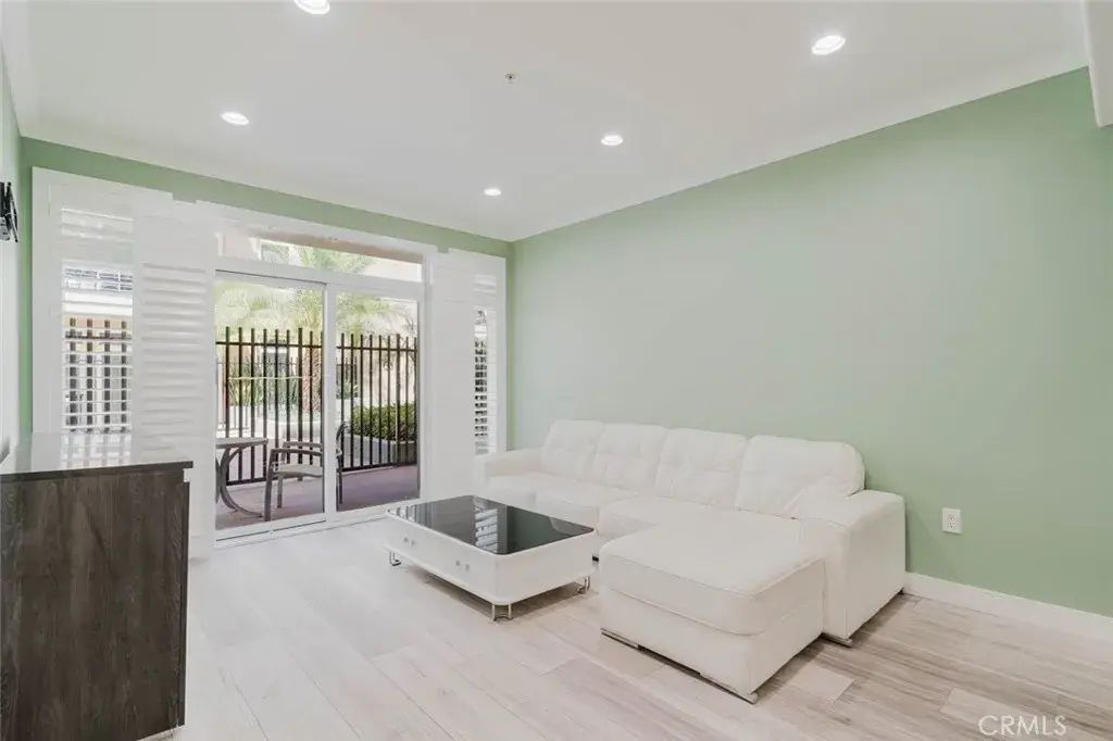 250 N First Street 326, Burbank