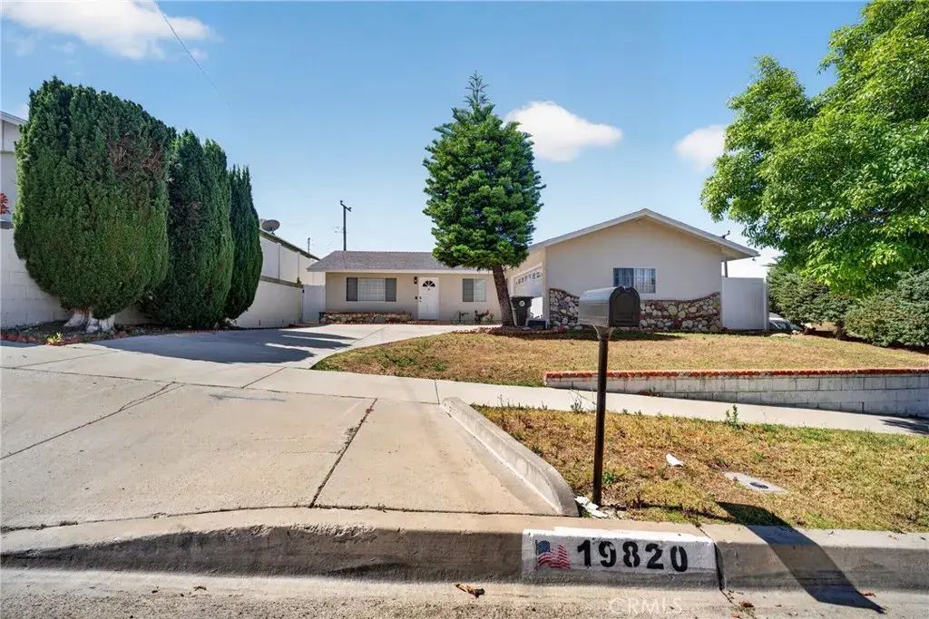 19820 Merryhill, Canyon Country