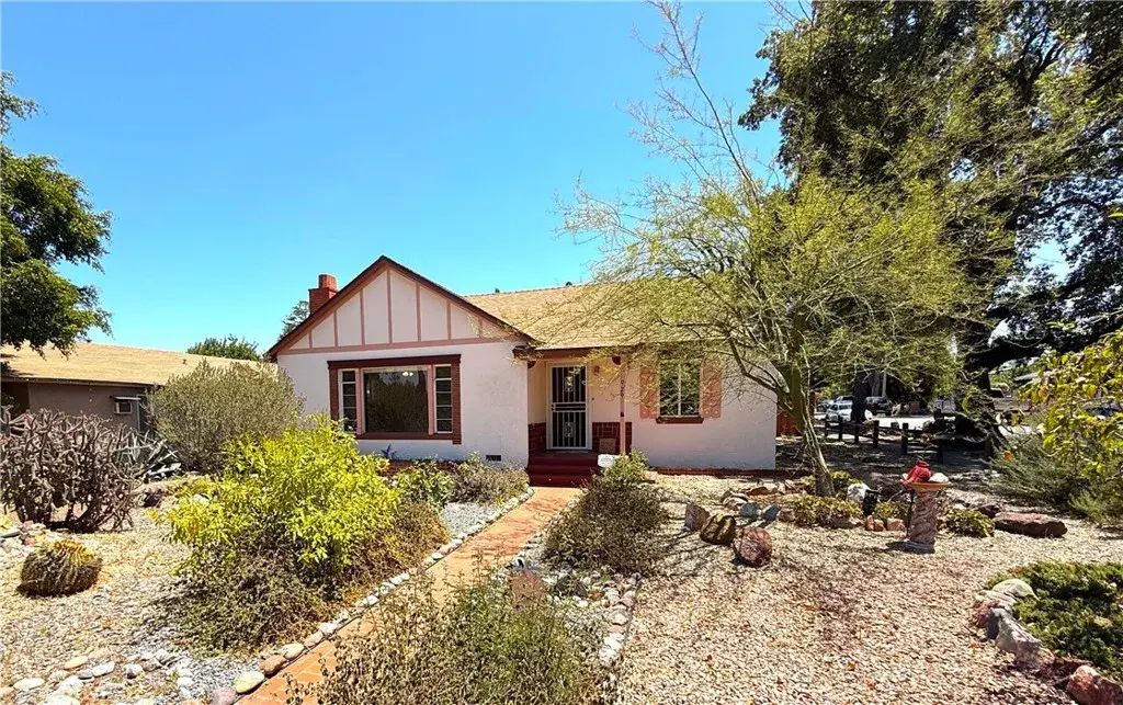 929 E Grand Boulevard, Corona