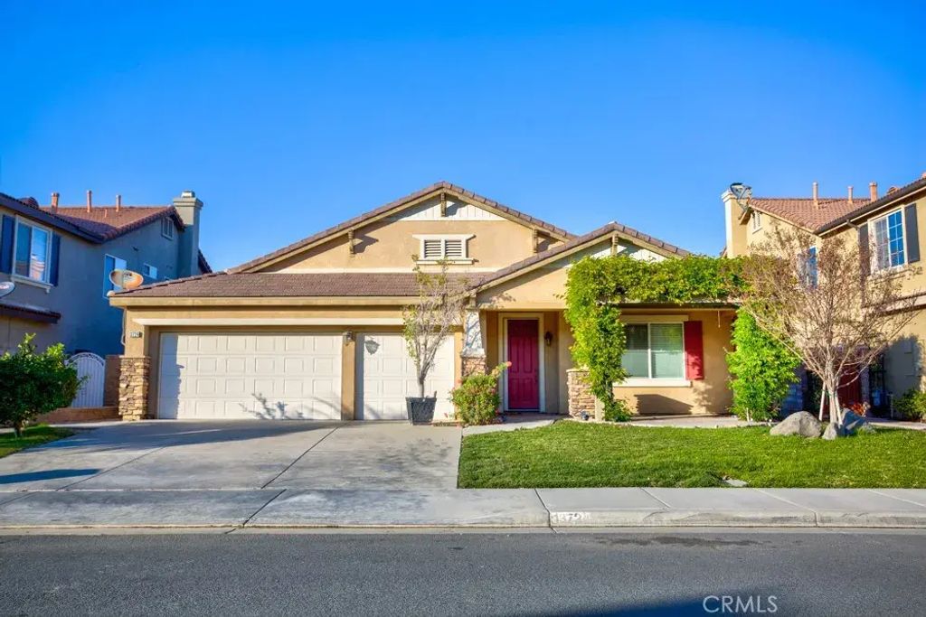 13724 Beaconsfield, Eastvale