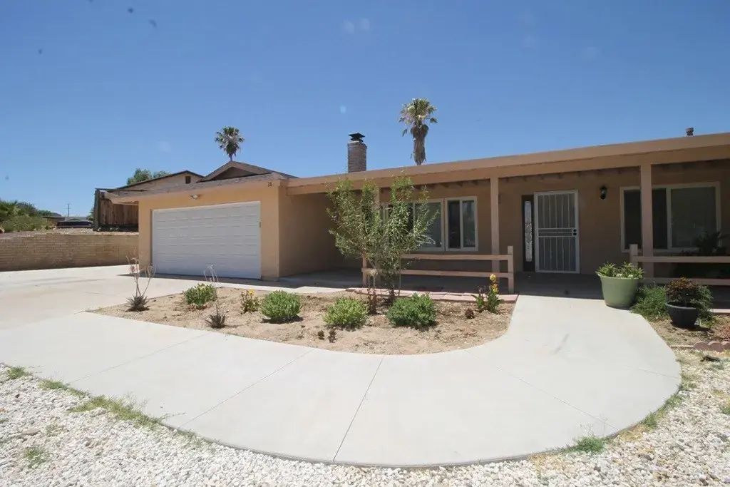 28 Barcelona Court, Barstow