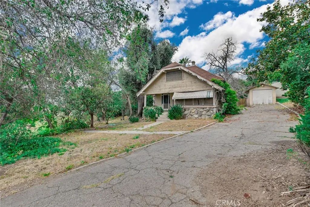 2415 Sierra, Upland