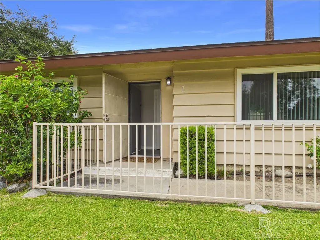1125 E Foothill Boulevard 1, Glendora