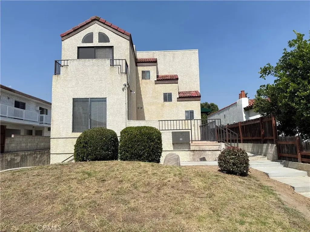 418 N 1st St A, Alhambra