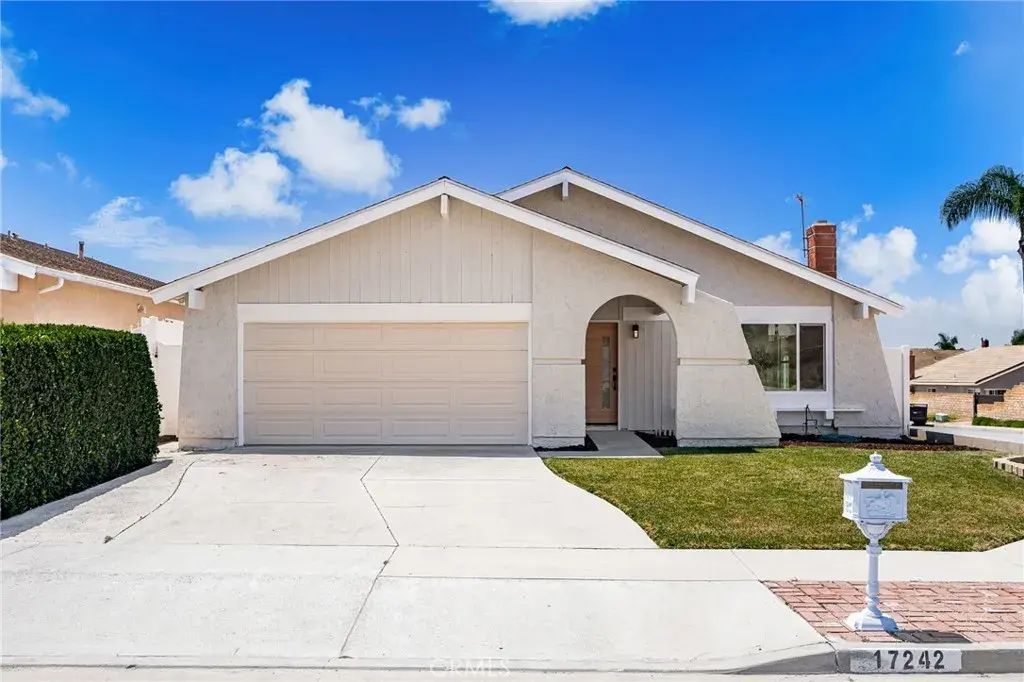 17242 Chicago, Yorba Linda
