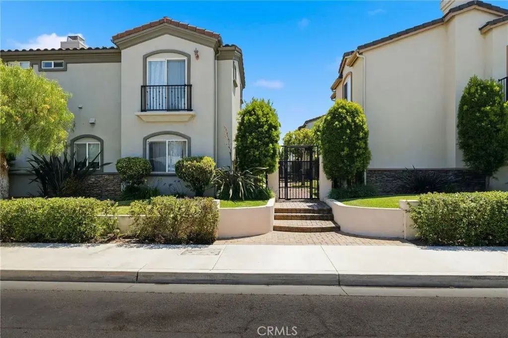 15614 Firmona, Lawndale