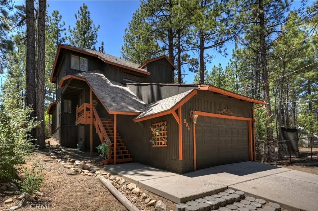 904 Raleigh Drive, Big Bear City