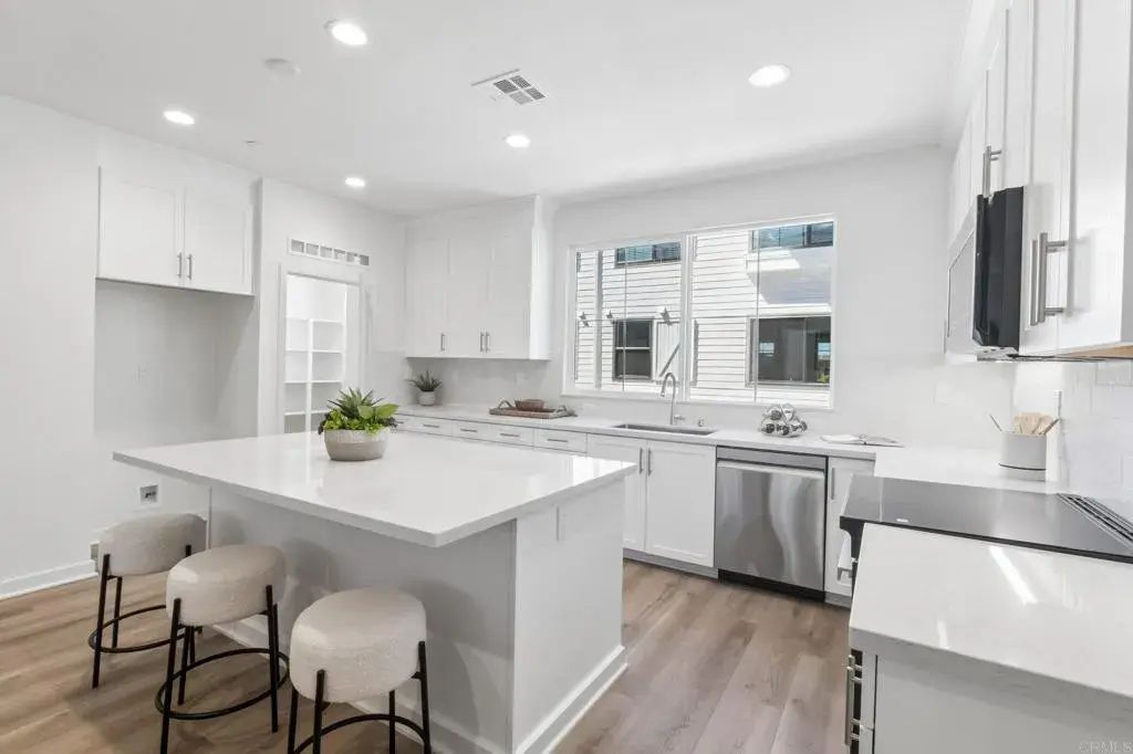 2652 Allium Way, Carlsbad