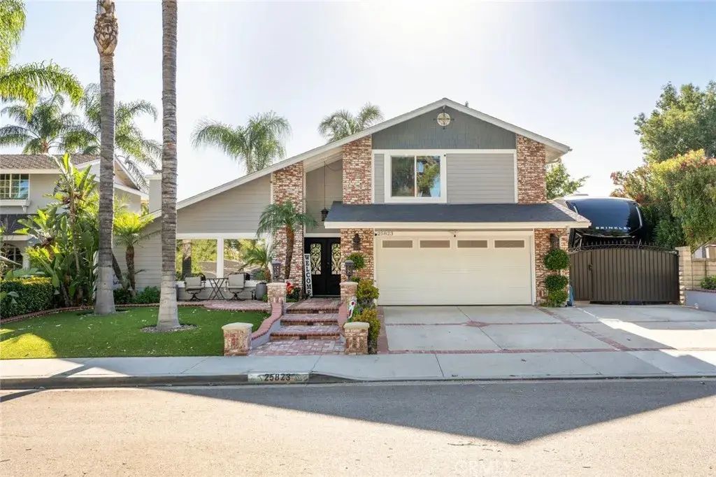 25823 Lochmoor, Valencia