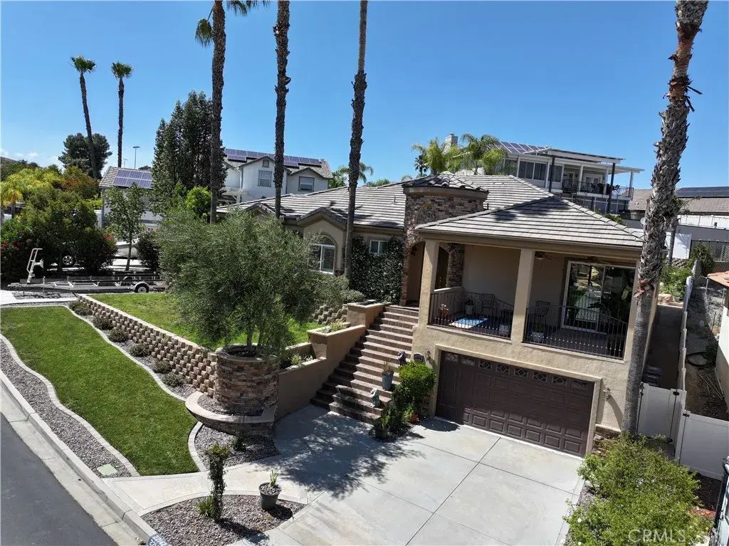 22142 Hoofbeat, Canyon Lake