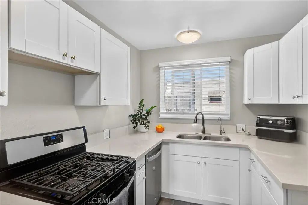1057 E Appleton 10, Long Beach