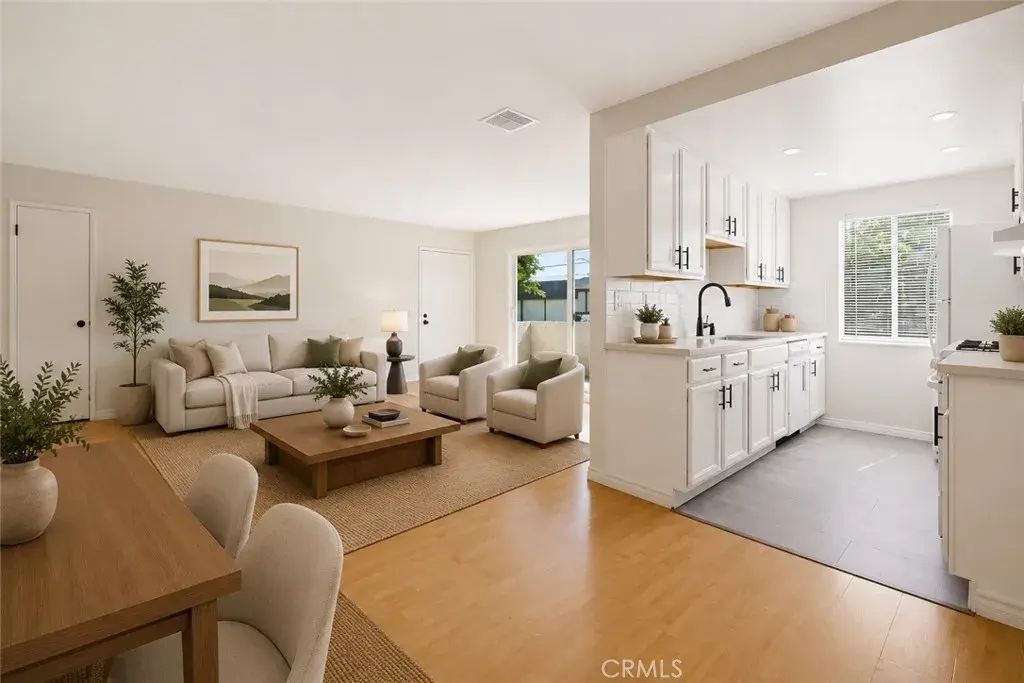 5055 Coldwater Canyon Avenue 105, Sherman Oaks