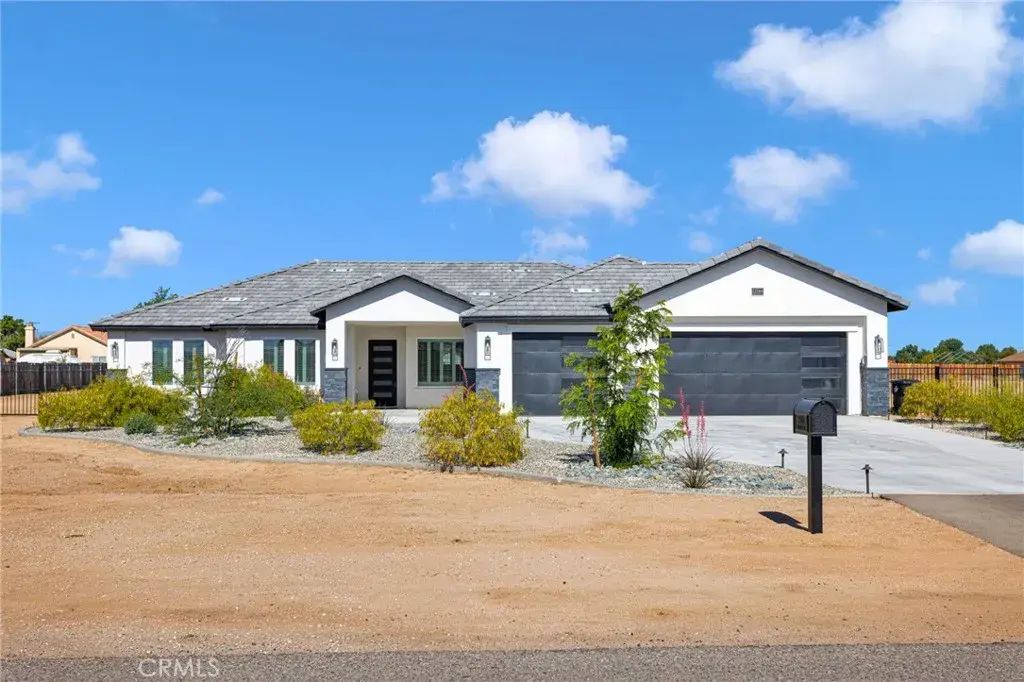 12744 Pauhaska, Apple Valley