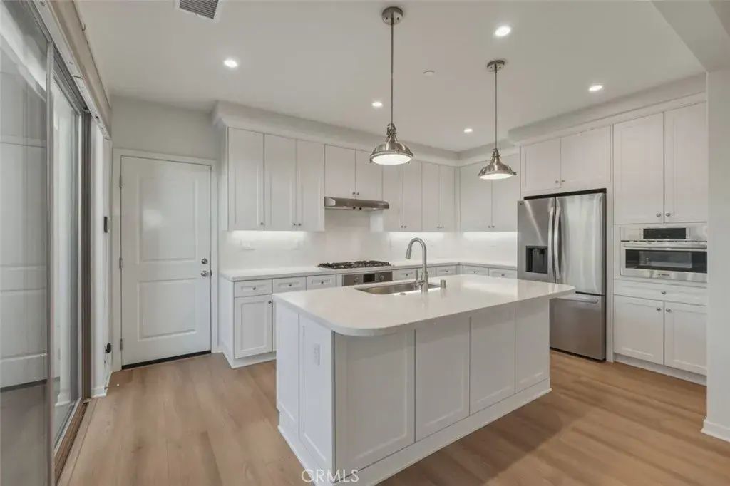 128 Newburry, Irvine
