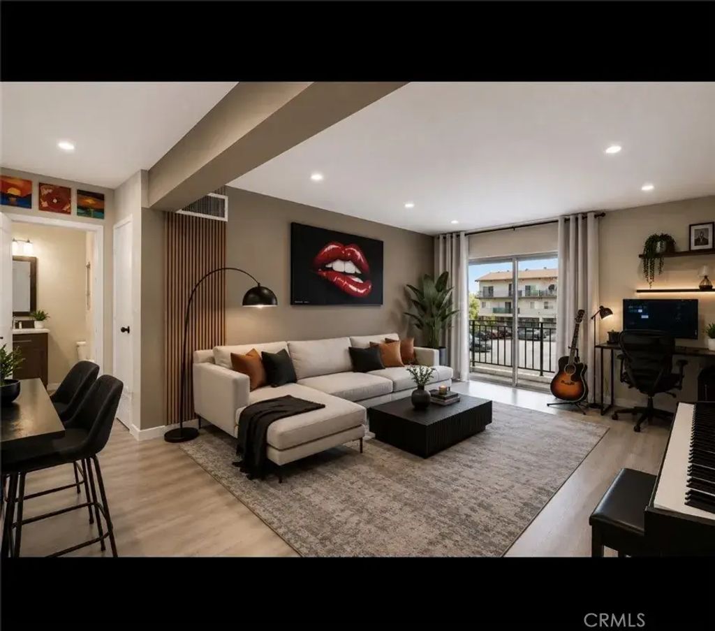 5460 White Oak C204, Encino