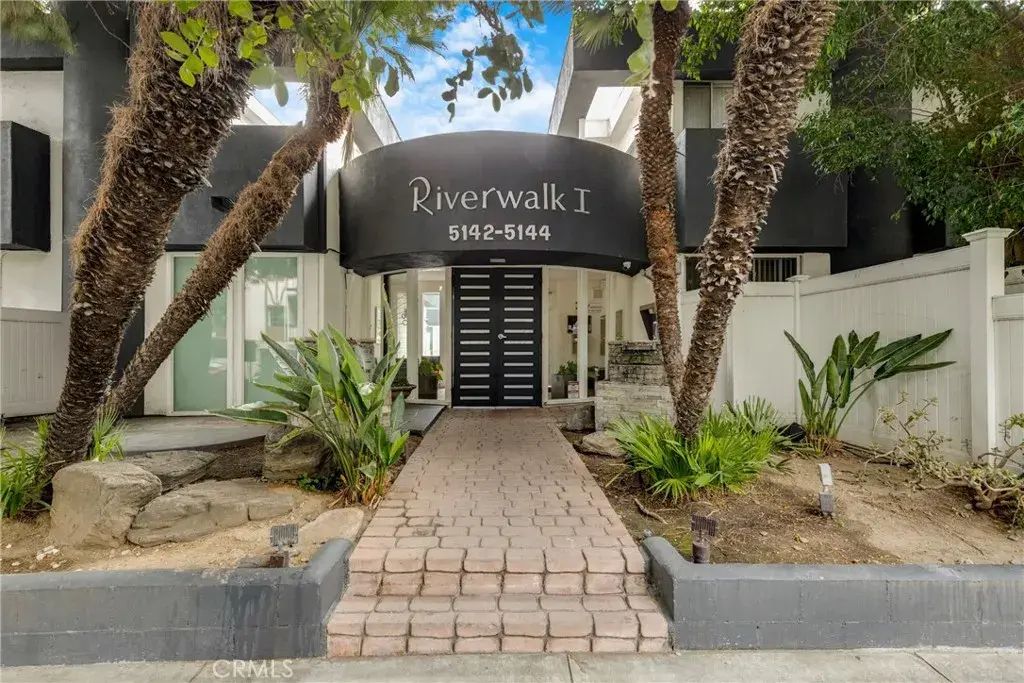 5142 Zelzah 25, Encino