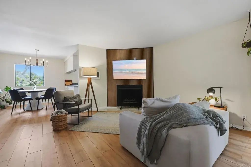 2118 Oceanside Blvd, Oceanside