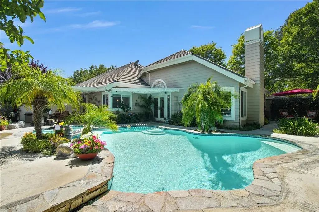 26064 Charonne Court, Valencia