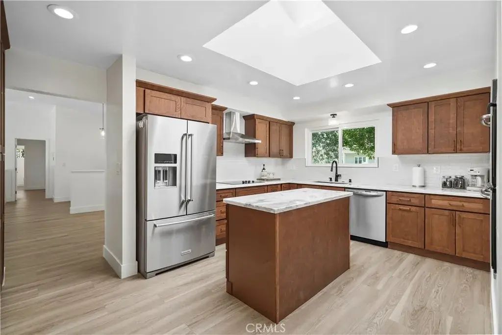 17177 Superior St, Northridge