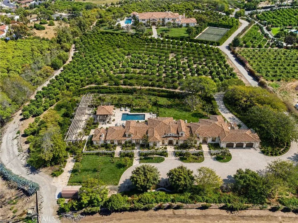 25 Encino, Camarillo