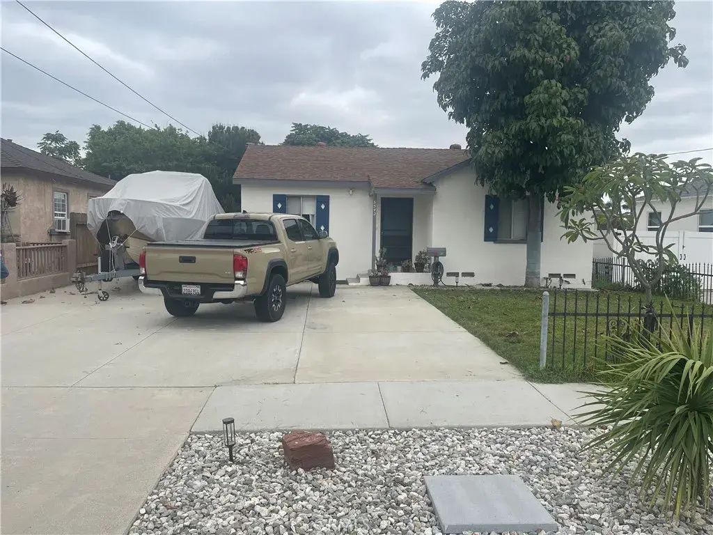 5542 Bishop, Cypress