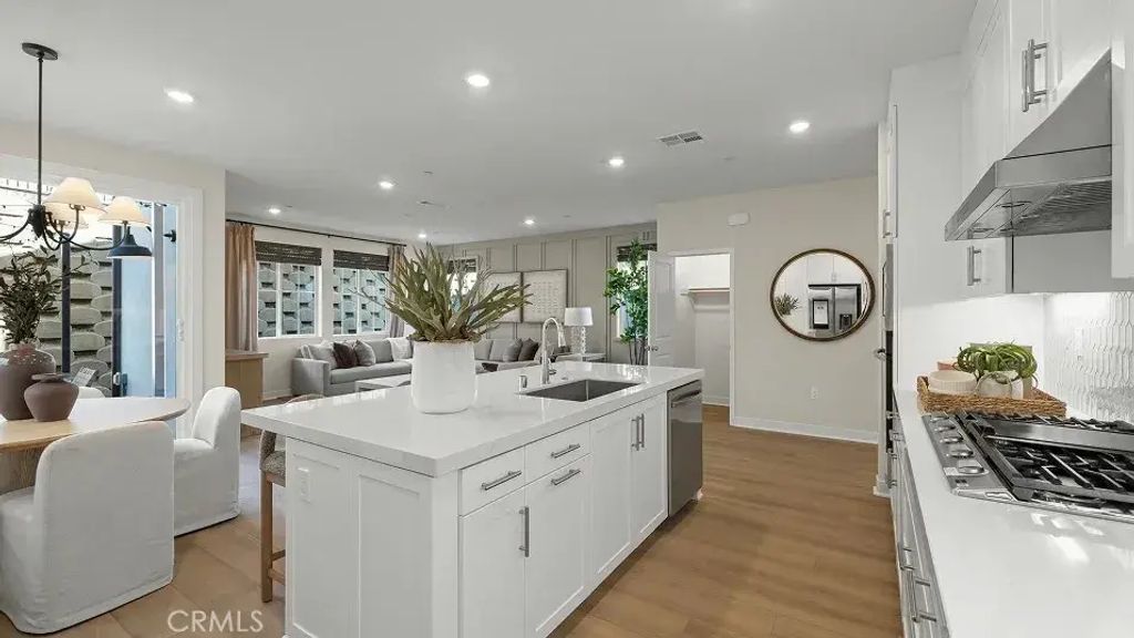 1990 Pyrenes Place, Santa Paula
