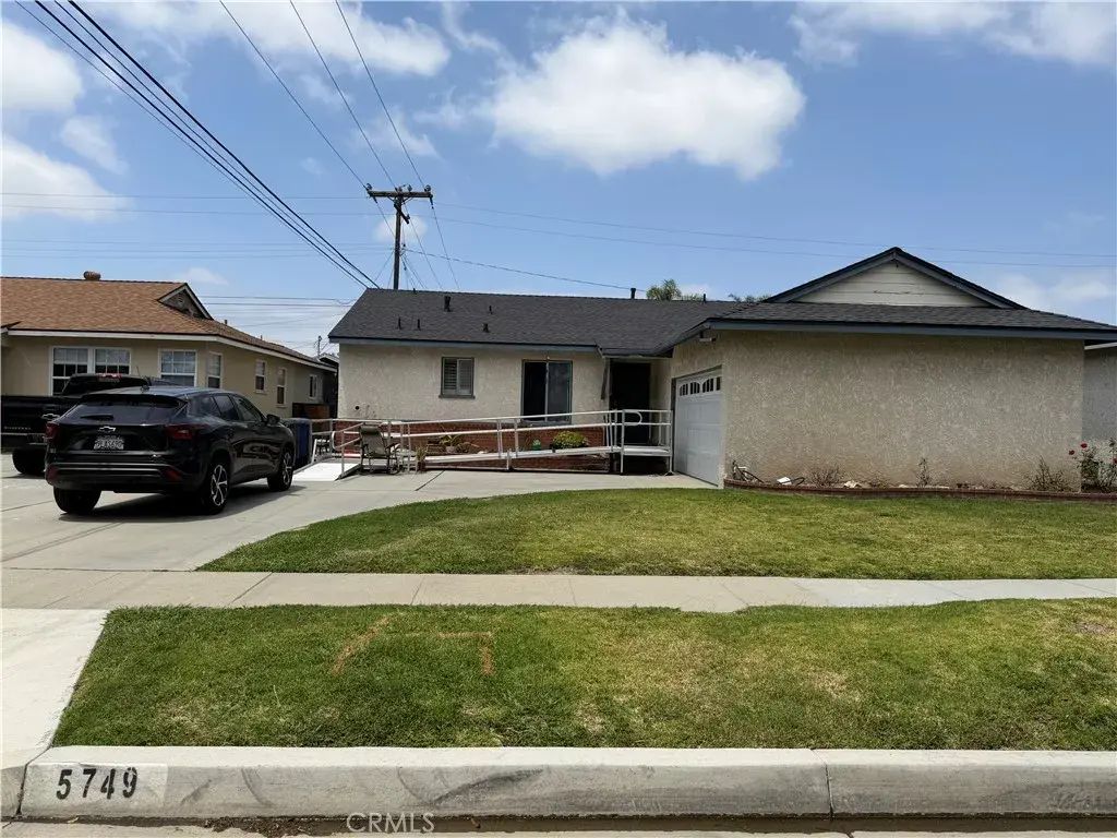 5749 Fanwood, Lakewood