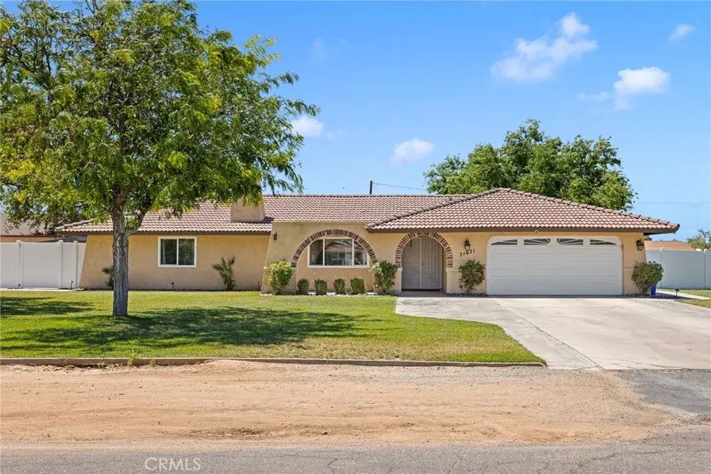 21671 Standing Rock, Apple Valley