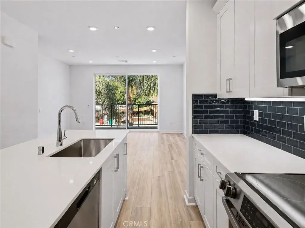 9425 N Sepulveda Boulevard 4, North Hills