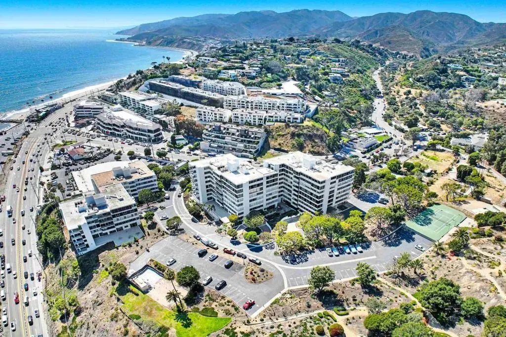 17352 W Sunset Boulevard 204, Pacific Palisades