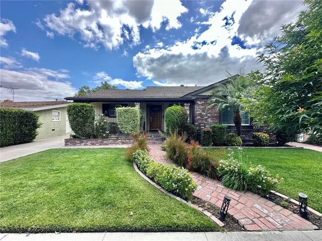 2906 Petaluma, Long Beach