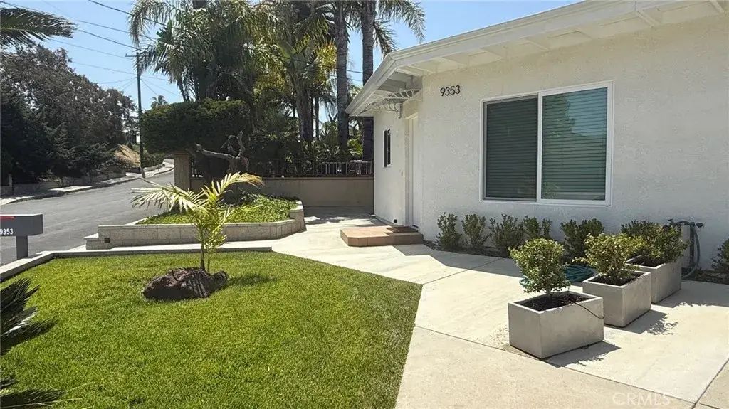 9353 Crystal View Drive, Tujunga